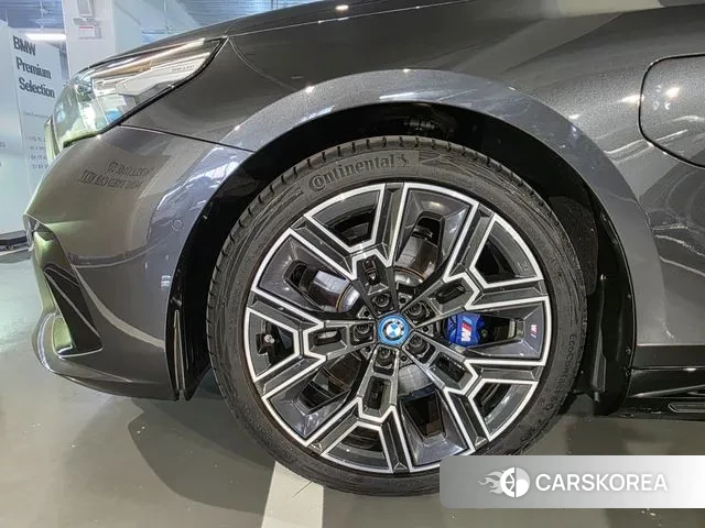 BMW 5 Series (G60) id 3041826 из Кореи 15