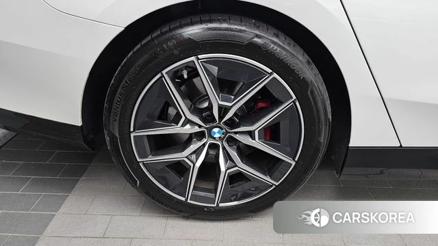 BMW 5 Series (G60) id 4686402 из Кореи 31