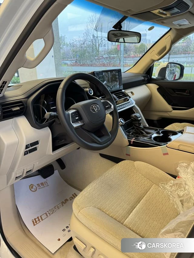 Toyota Land Cruiser (imported) 2024 Белый из Китая, фото 5