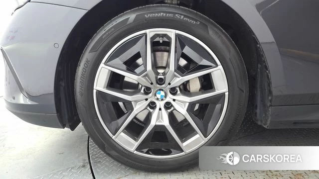 BMW 5 Series (G60) id 4696292 из Кореи 28