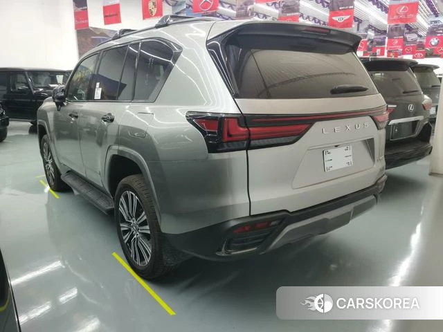 Lexus LX 2024 Серебристо-серый из Китая, фото 5