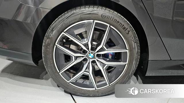 BMW 5 Series (G60) id 3823701 из Кореи 15