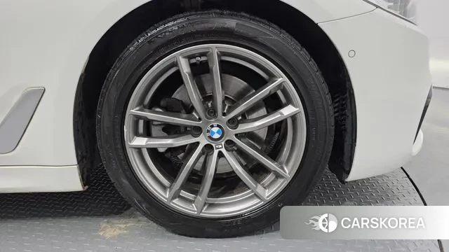 BMW 5 Series (G30) id 3514588 из Кореи 15