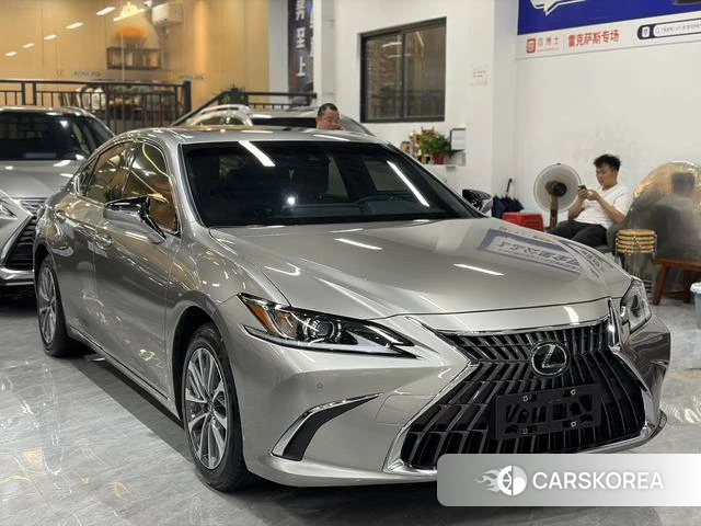 Lexus ES id 4348914 из Китая 9
