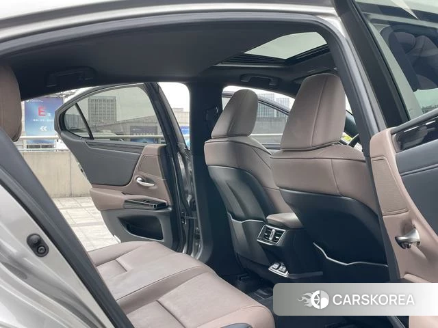 Lexus ES id 4261240 из Китая 10