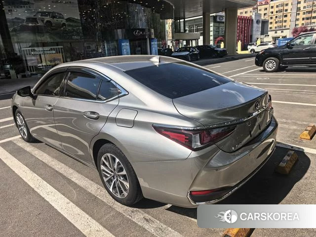 Lexus ES id 4301751 из Китая 7