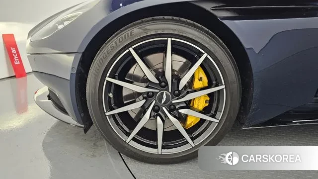 Aston Martin DB11 id 3000454 из Кореи 15