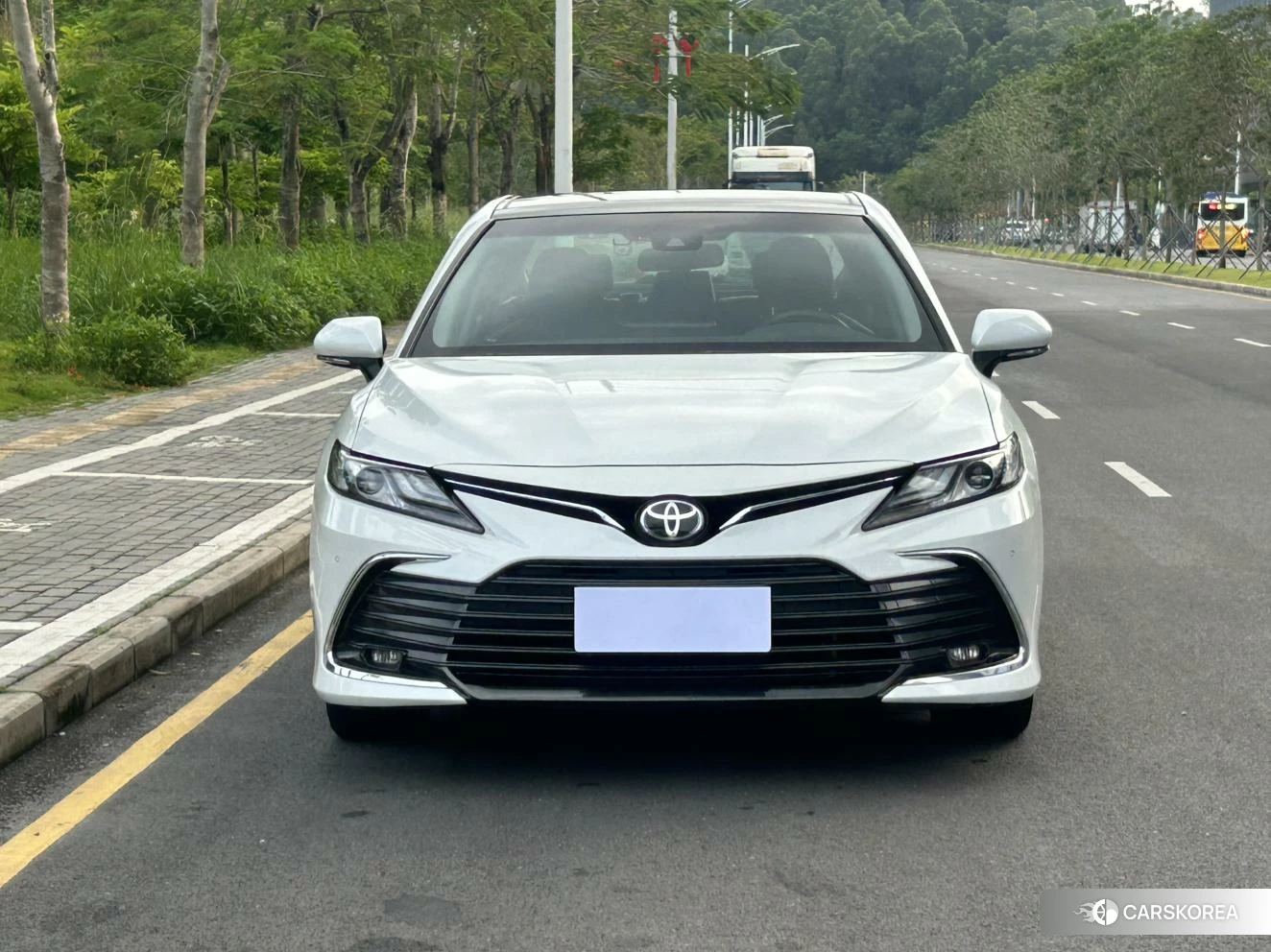 Toyota Camry 2023 Белый из Китая, фото 5