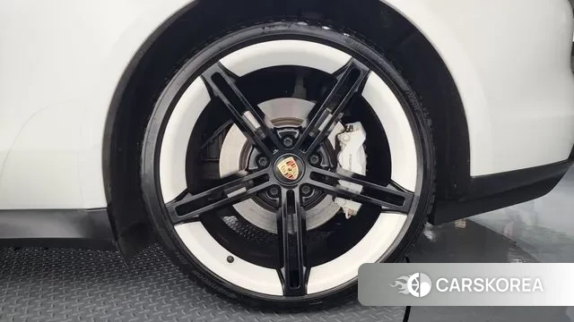 Porsche Taycan id 3525061 из Кореи 15