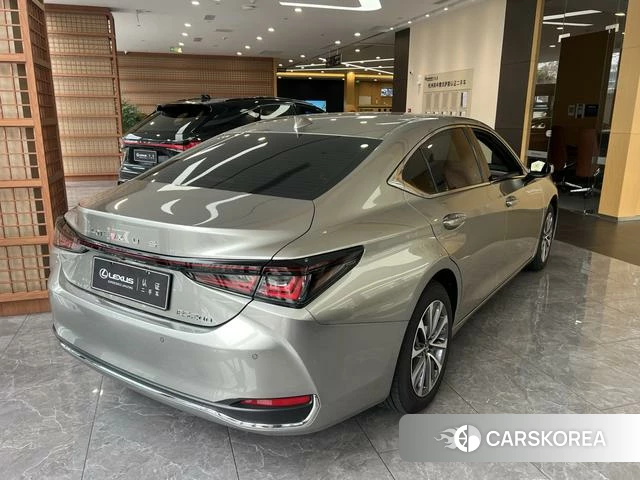 Lexus ES 2025 Серебристо-серый из Китая, фото 5