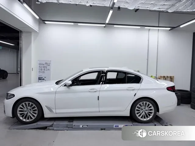 BMW 5 Series (G30) 2022 Белый из Кореи, фото 6