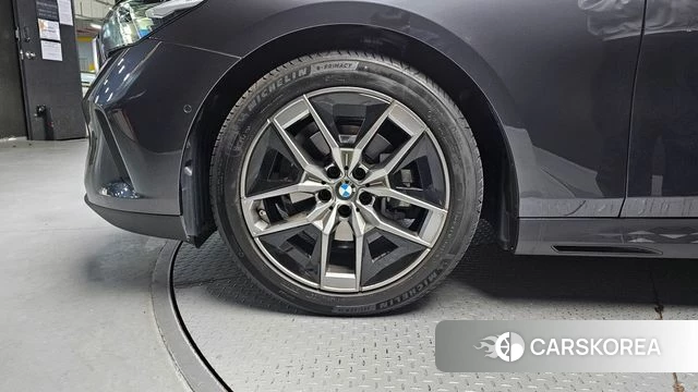 BMW 5 Series (G60) id 3882949 из Кореи 15