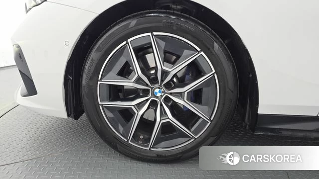 BMW 5 Series (G60) id 4279550 из Кореи 33