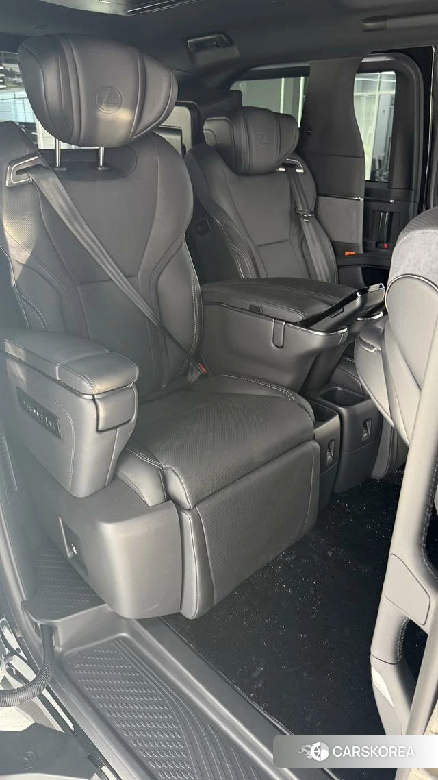 Lexus LM id 4314737 из Китая 9