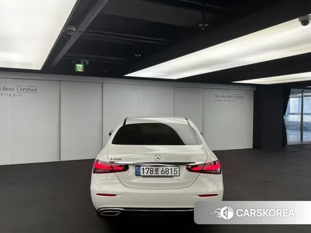 Mercedes-Benz E-Class W213 2022 Белый из Кореи, фото 5