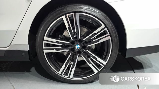 BMW 7 Series (G70) id 3810844 из Кореи 15