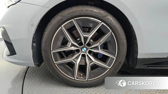 BMW 5 Series (G60) id 4584424 из Кореи 30
