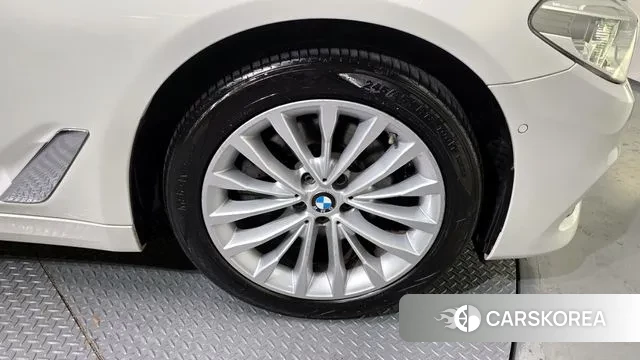 BMW 5 Series (G30) id 3568695 из Кореи 15