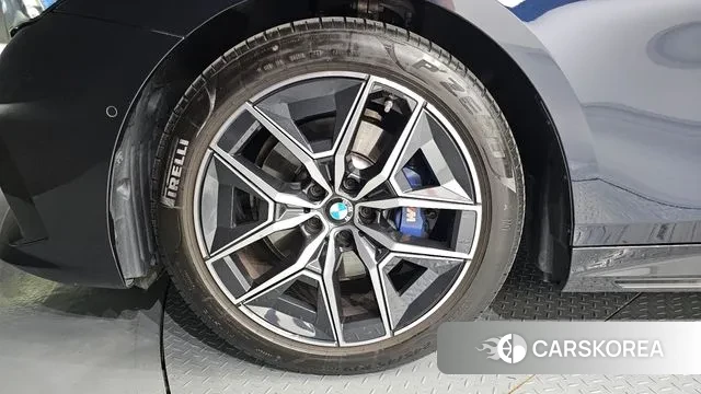 BMW 5 Series (G60) id 3031571 из Кореи 15