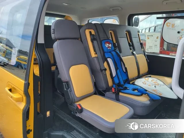 Hyundai Staria 2023 Желтый из Кореи, фото 5