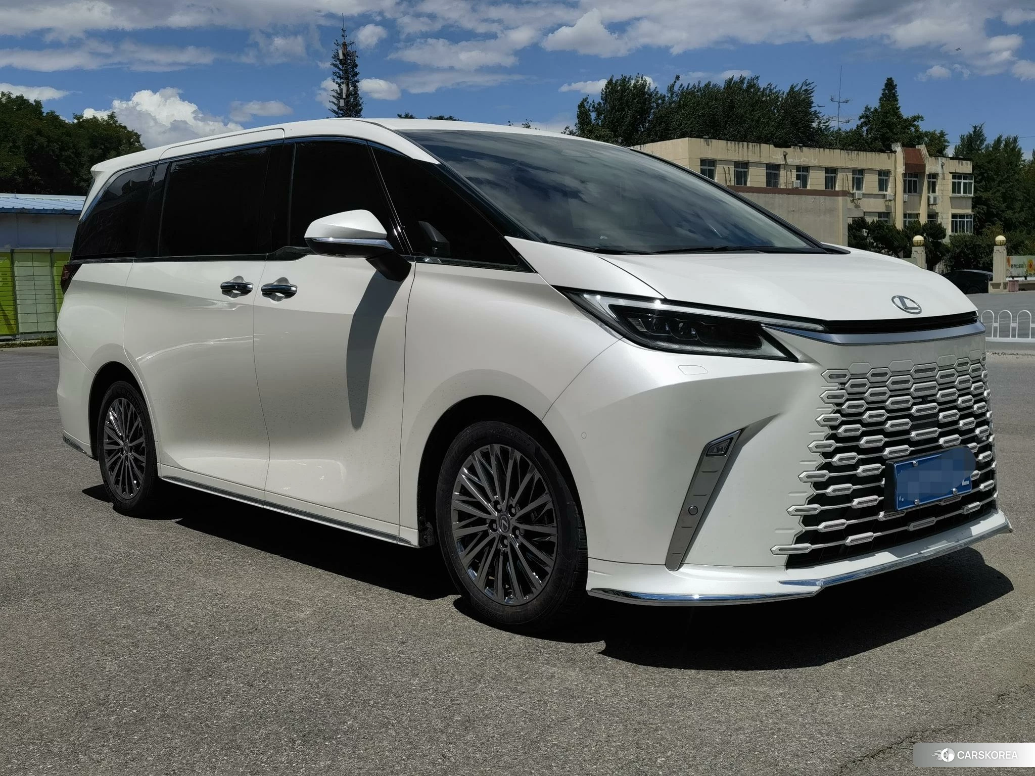 Lexus LM id 4452586 из Китая 14
