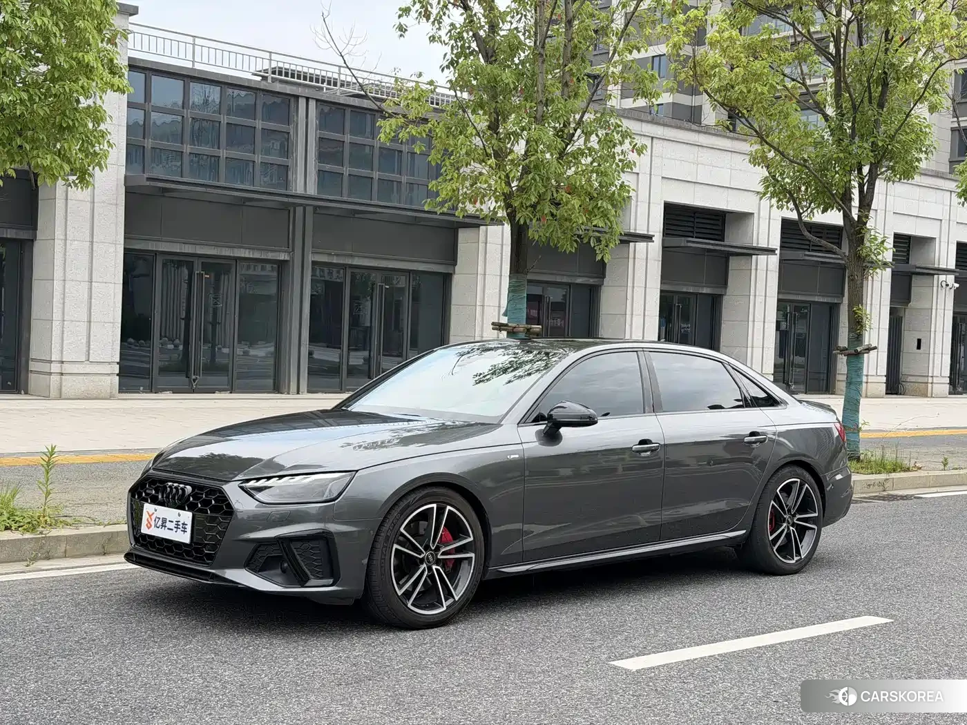 Audi A4L 2024 Silver/gray из Китая, фото 5