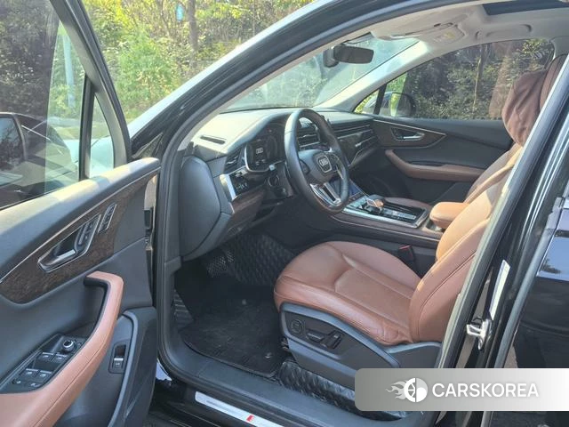 Audi Q7 2023 Черный из Китая, фото 5
