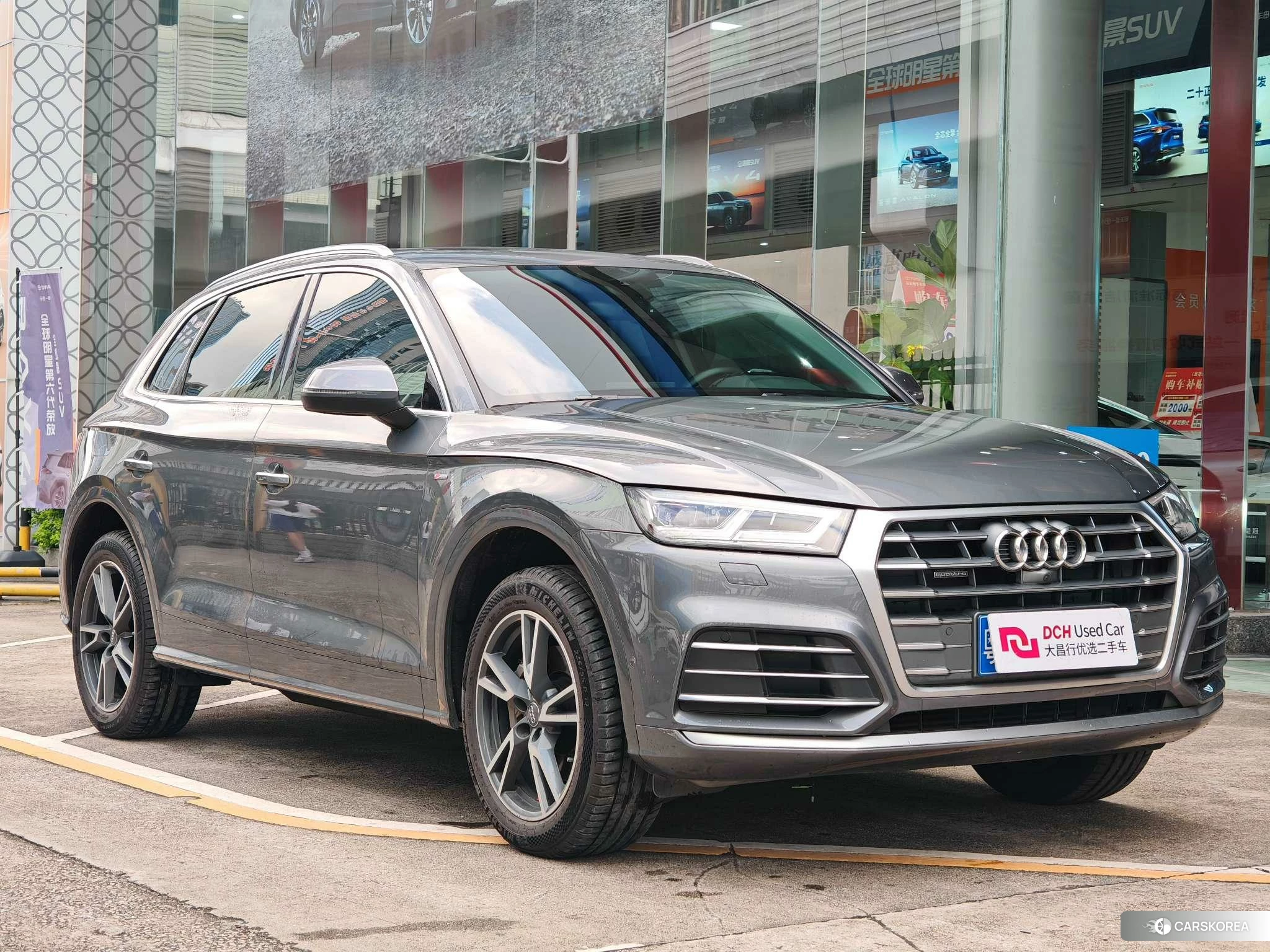 Audi Q5L 2019 Темно-серый из Китая, фото 6
