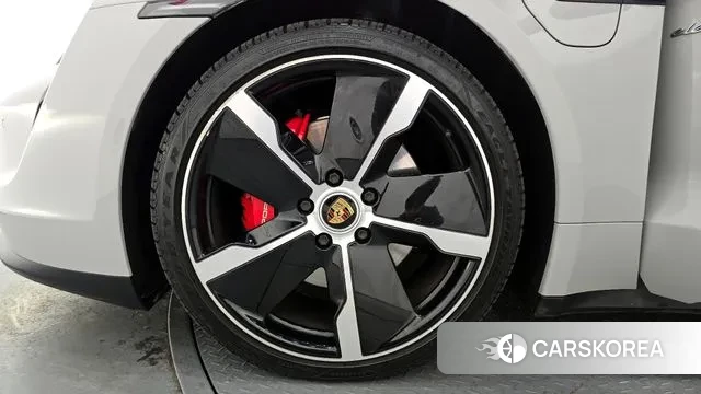 Porsche Taycan id 3702003 из Кореи 15