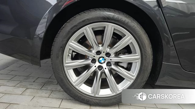 BMW 5 Series (G30) id 4610408 из Кореи 29
