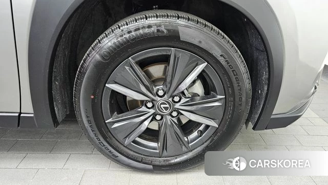 Lexus UX300h id 3825819 из Кореи 15