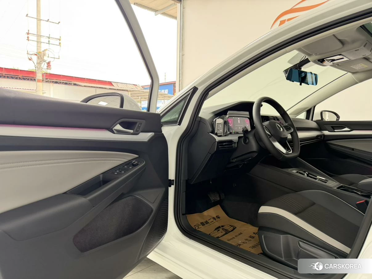 Volkswagen Golf 2024 Белый из Китая, фото 5