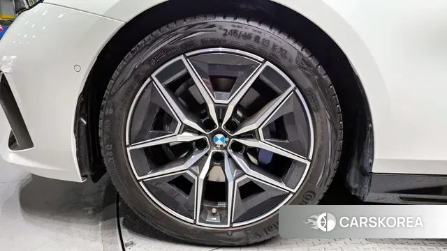 BMW 5 Series (G60) id 3734242 из Кореи 15