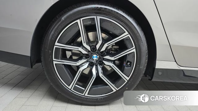 BMW 7 Series (G70) id 3870038 из Кореи 15