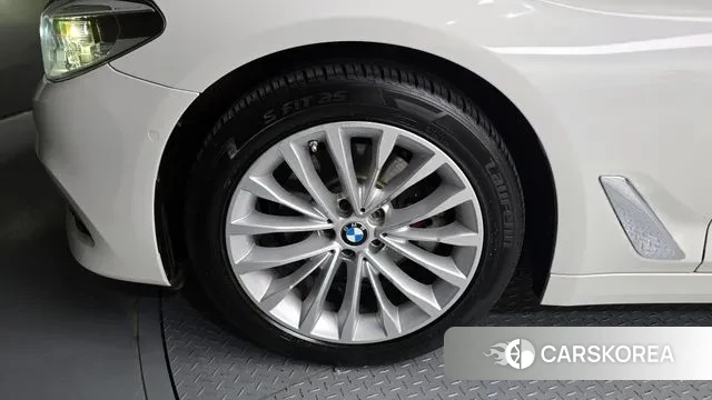 BMW 5 Series (G30) id 3428534 из Кореи 15