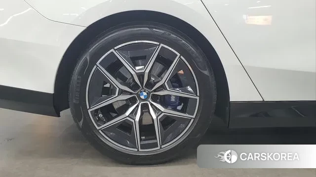 BMW 5 Series (G60) id 3446843 из Кореи 15