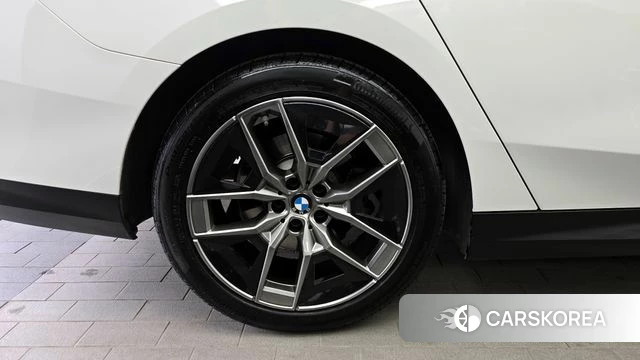 BMW 5 Series (G60) id 4375564 из Кореи 27