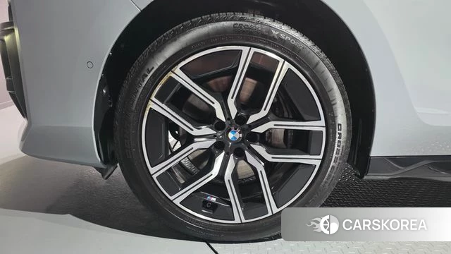 BMW 7 Series (G70) id 4463167 из Кореи 27