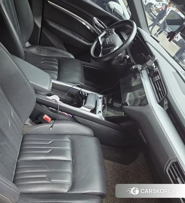 Audi e-Tron 2021 Черный из Кореи, фото 5