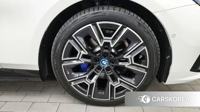 BMW 5 Series (G60) id 3289107 из Кореи 15