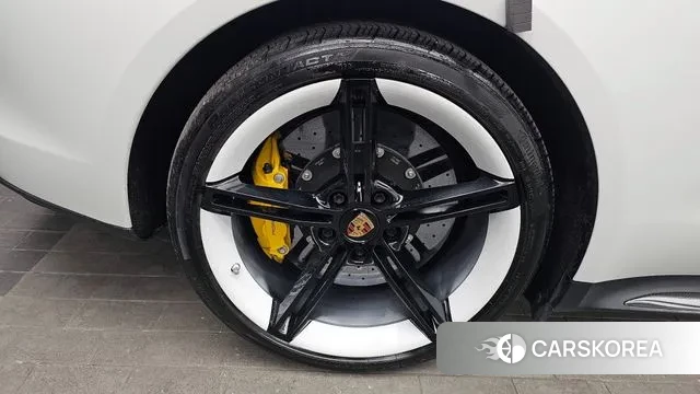 Porsche Taycan id 3630553 из Кореи 15