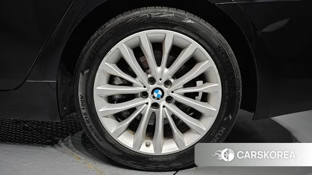 BMW 5 Series (G30) id 3748739 из Кореи 15