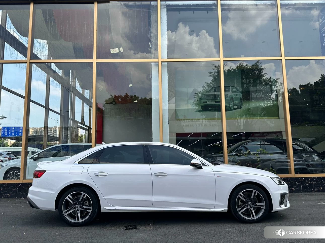 Audi A4L id 4432194 из Китая 14