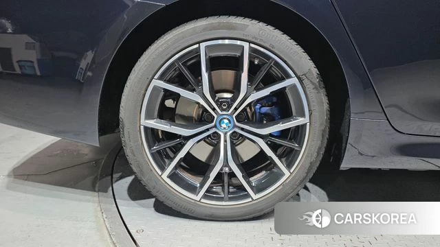 BMW 5 Series (G30) id 4744775 из Кореи 29