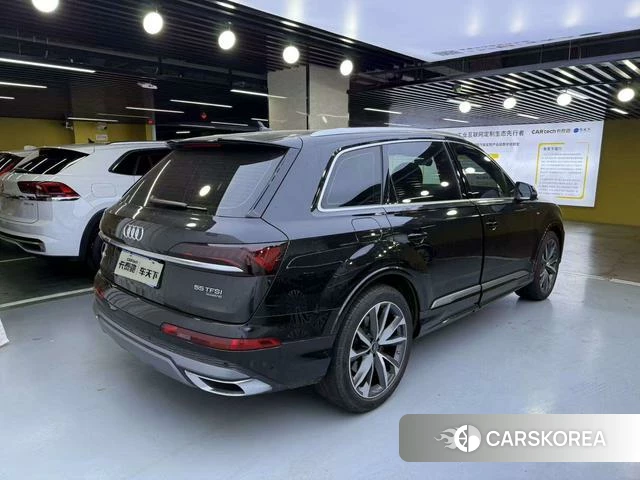 Audi Q7 2023 Черный из Китая, фото 5