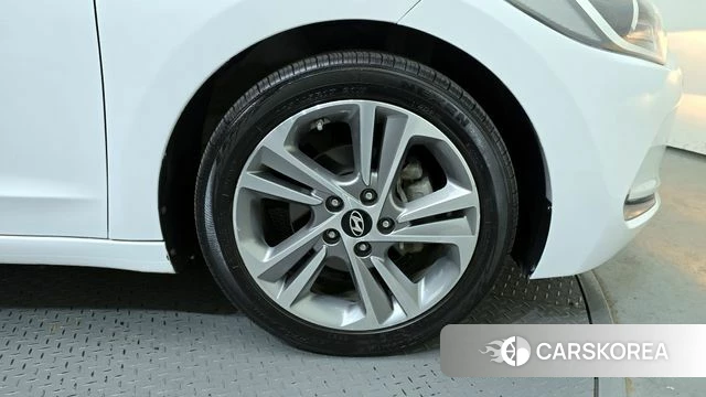 Hyundai Avante AD id 3943119 из Кореи 15