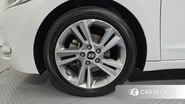 Hyundai Avante AD id 3886466 из Кореи 15