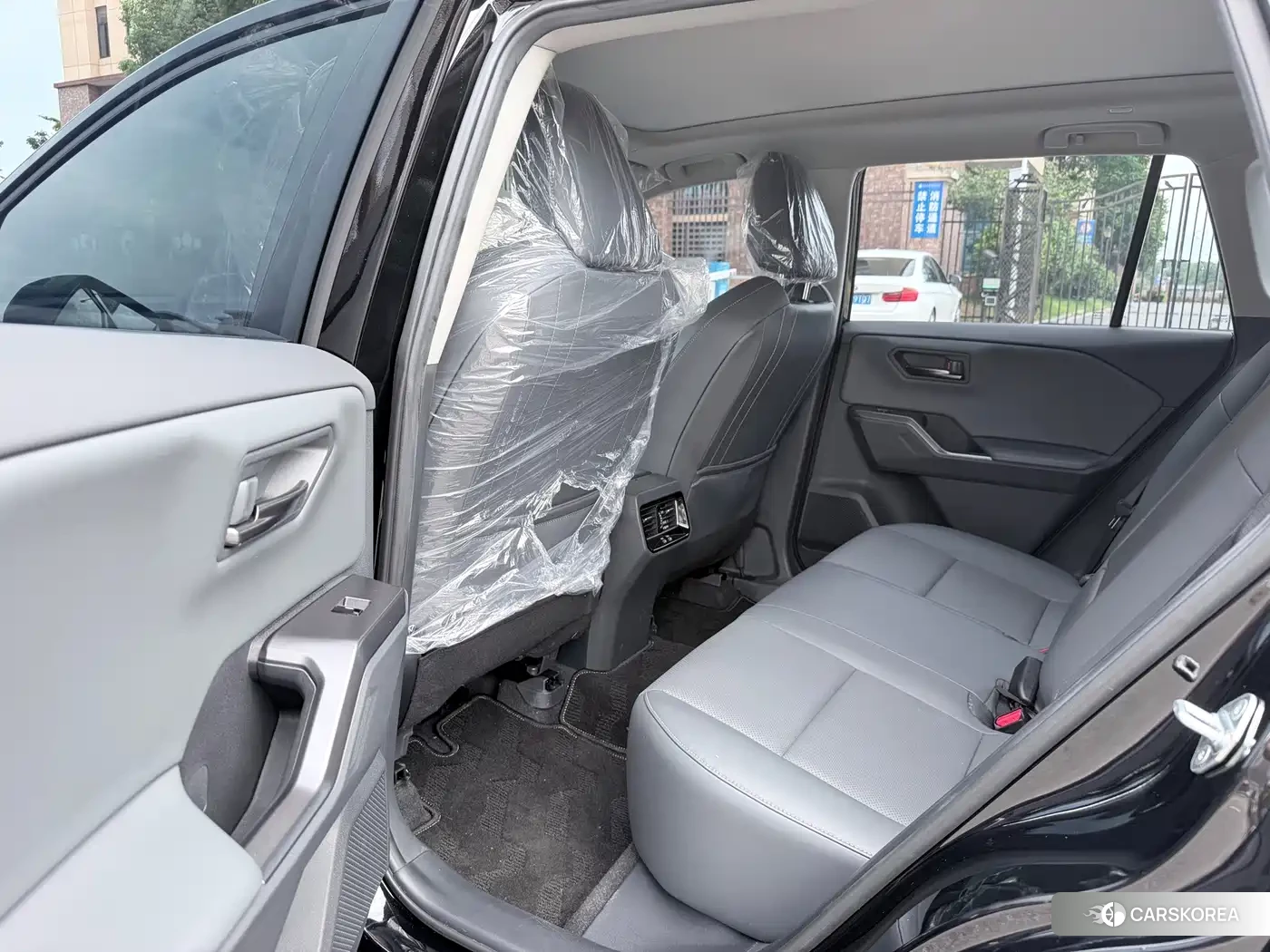Toyota RAV4 2026 Черный из Китая, фото 5