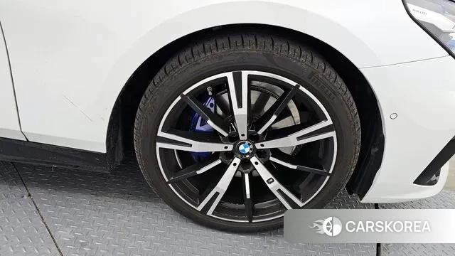 BMW 5 Series (G60) id 3517431 из Кореи 15