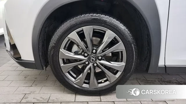 Lexus UX250h id 3524683 из Кореи 15